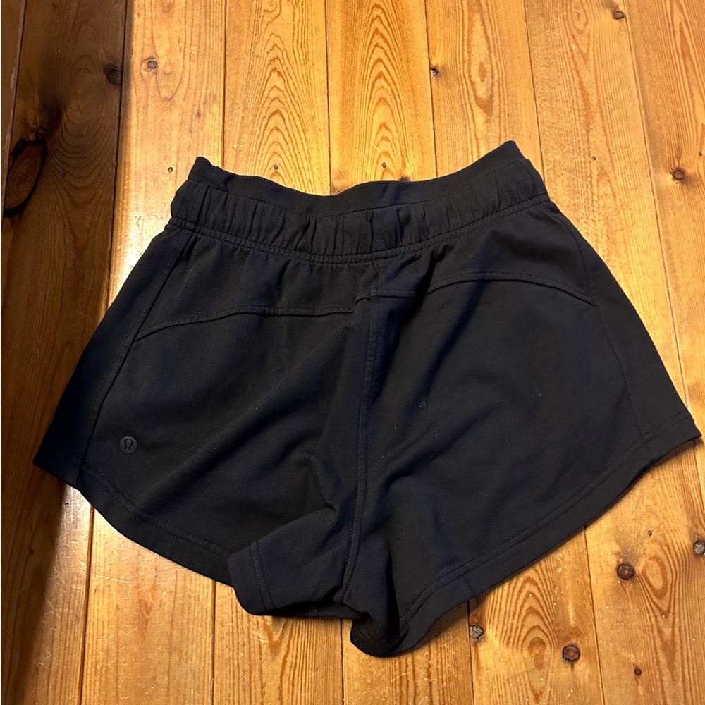 Lululemon inner glow shorts 3” black